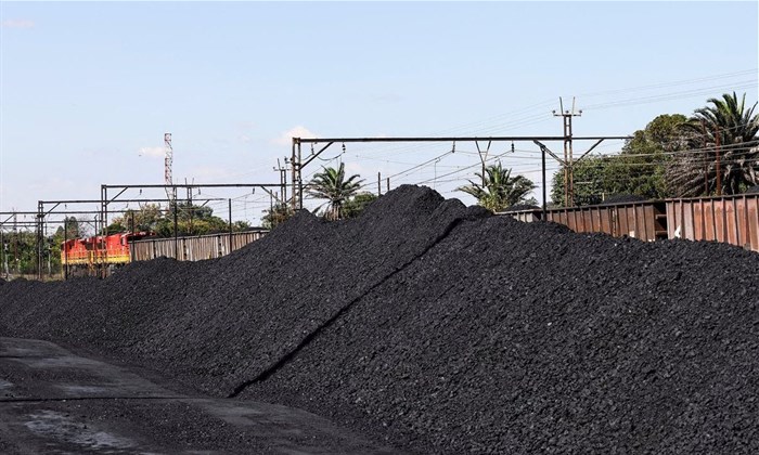A Transnet Freight Rail train is seen next to tons of coal mined from the nearby Khanye Colliery mine, at the Bronkhorstspruit station, in Bronkhorstspruit, around 90 kilometres north-east of Johannesburg, South Africa, April 26, 2022. REUTERS/Siphiwe Sibeko/File Photo