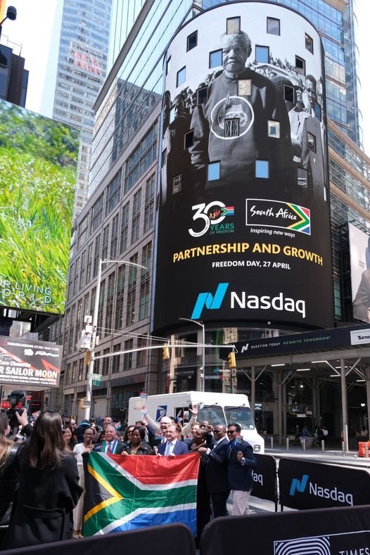 Source: SACGNY Facebook.  In the run-up to Freedom Day, South African iconic images were beamed on Nasdaq Market Site Tower