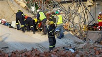 A rescue worker removes rubble from the site where construction workers are trapped under a building that collapsed in George. Source: Reuters/Esa Alexander