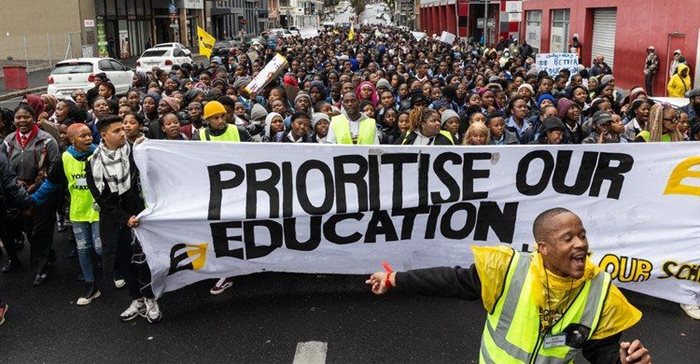 Huge march to parliament for better schools