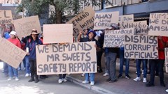 Workers on strike at Premier’s Mister Sweet factory picketed outside the Department of Labour’s office in Germiston last month to demand a report following an inspection by an official. Archive photo: Kimberly Mutandiro / GroundUp