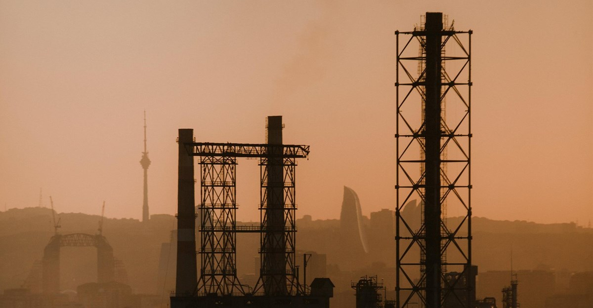 Hundreds killed in Lebanon, oil surges