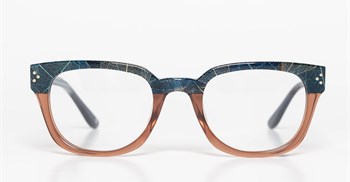 From everyday classics to bold statements: Eyewear as modern identity