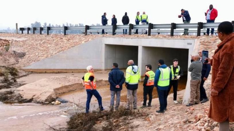 Winde praises innovative Citrusdal bridge for defying 200-year flood