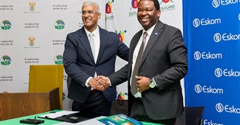Zululand Energy Terminal director, Oliver Naidu (left) and Eskom group executive for strategic delivery, Alfred Seema, seal the deal with a handshake. Image supplied.