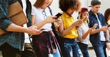 The UK government announced that it will ban social media platforms from offering services to under-16s (Image source: © 123rf )