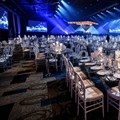Large-scale gala dinner design: Glass tables – one of the most powerful event styling choices
