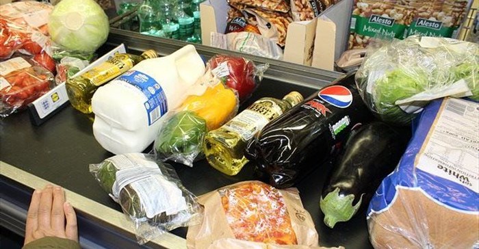 Global food prices edge lower in June, says FAO