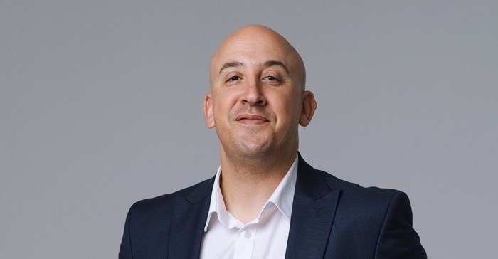 Dalin Oliver takes Stuck in Dubai on nationwide tour