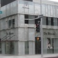 A De Beers store on Rodeo Drive in Beverly Hills, California. Image credit: , , via Wikimedia Commons