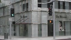 A De Beers store on Rodeo Drive in Beverly Hills, California. Image credit: , , via Wikimedia Commons
