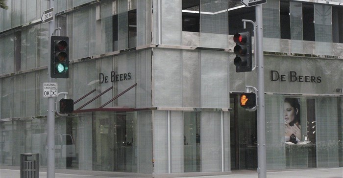 A De Beers store on Rodeo Drive in Beverly Hills, California. Image credit: , , via Wikimedia Commons