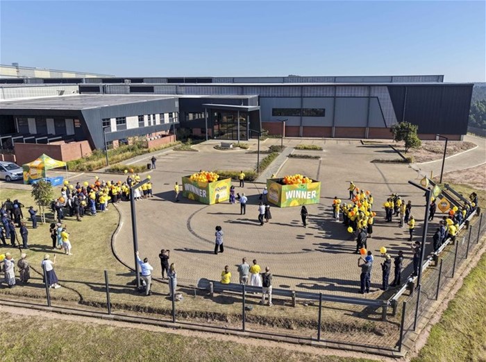 aQuellé bottling plant in KZN at the handover of the Mzansi Mango Competition car winners.