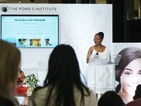 The science of POND'S at the POND'S Institute pop-up experience