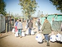 The Cipla South Africa team delivering 900 hampers filled with goodies to the Klipheuwel community as part of their Mandela Day initiatives.